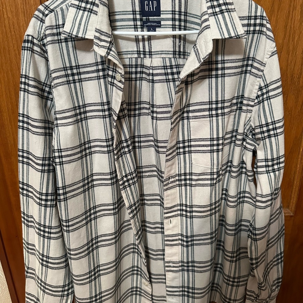 GAP Men’s Long Sleeve Flannel Button Up Collared Oxford Shirt